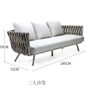 | كرسي من الروطان مصمم للجلسات الخارجية