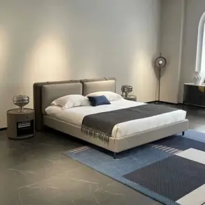 سرير بتصميم ظهر مريح و فخم