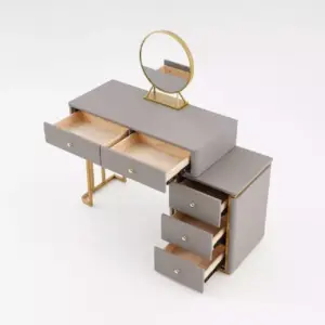 | طاولة تسريحة مع كرسي و مرأة