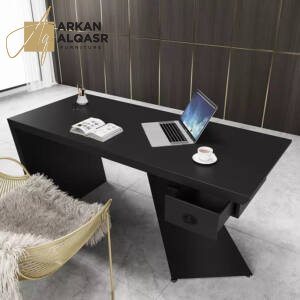 طاولة مكتب خشب بتصميم مميز