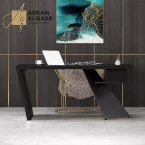 طاولة مكتب خشب بتصميم مميز