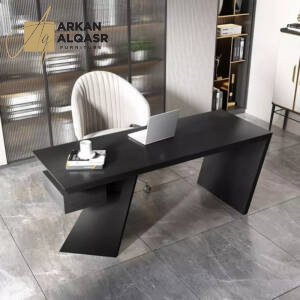 طاولة مكتب خشب بتصميم مميز