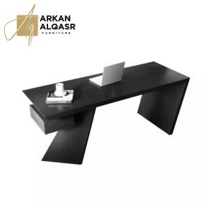 طاولة مكتب خشب بتصميم مميز