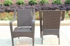 جلسة خارجية مميزة طاولة مع كراسي 