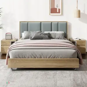 سرير مع طاولتين جانبيتين بتصميم ايطالى