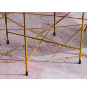 | طاولة جانبية رخامية بسيطة