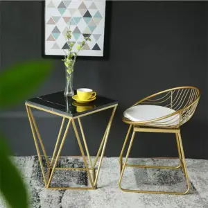 طاولة خدمة من الاستيل المذهب 