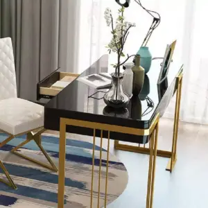 مكتب شيك و فخم من الاستيل المذهب