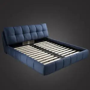 | سرير غرفة نوم رئيسية مبطن بالكامل