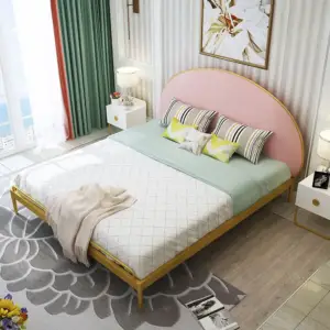 سرير بتصميم انيق بعده مقاسات