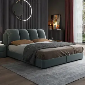 سرير مودرن مبطن بالكامل مع طاولتين كومودينو