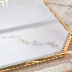 طاولة قهوة بسطح زجاجي بتصميم سداسي 9 طاولة قهوة بسطح زجاجي بتصميم سداسي