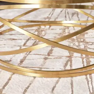 طاولة قهوة دائرية بتصميم ملتف وسطح زجاجي