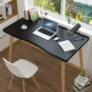 طاولة مكتب خشبية بتصميم جذاب