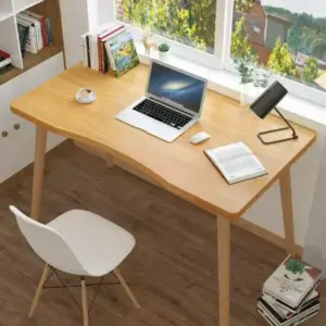 طاولة مكتب خشبية بتصميم جذاب