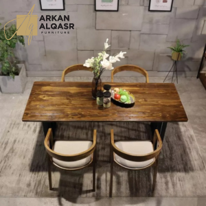 طاولة طعام خشبية بتصميم عصري