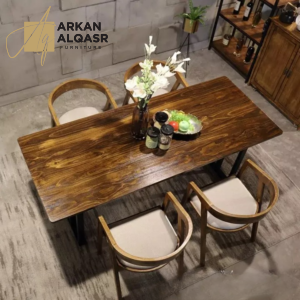 طاولة طعام خشبية بتصميم عصري