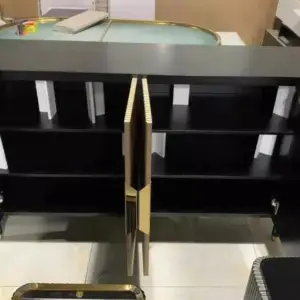 | كونسول خشبي بتفاصيل راقية – سطح عملي وأدراج تخزين – مثالي للممرات وغرف الطعام