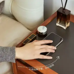 | طاولة جانبية للسرير بتصميم كلاسيك