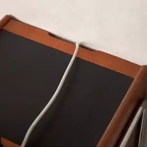 | طاولة جانبية للسرير بتصميم كلاسيك