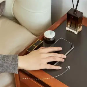 | طاولة جانبية للسرير بتصميم كلاسيك