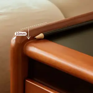 | طاولة جانبية للسرير بتصميم كلاسيك