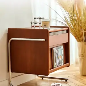 | طاولة جانبية للسرير بتصميم كلاسيك