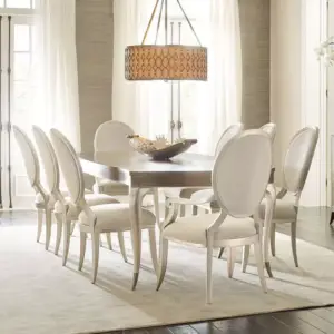 طاولة طعام بسيطة مع كراسي