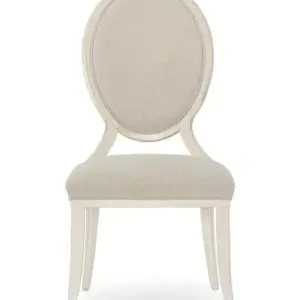 طاولة طعام بسيطة مع كراسي