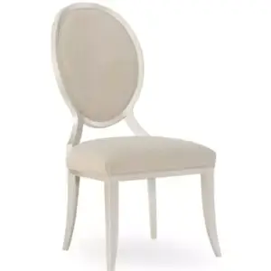 طاولة طعام بسيطة مع كراسي