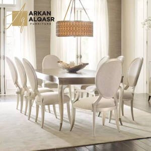 طاولة طعام بسيطة مع كراسي