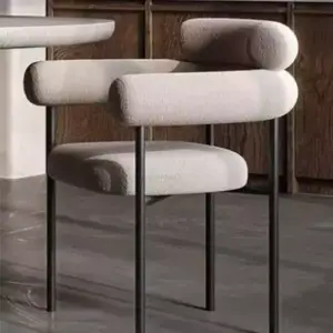 كرسي طاولة طعام بتصميم مريح