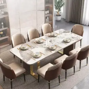 طاولة طعام مع كراسي بتصميم مميز