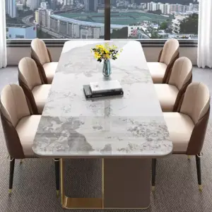 طاولة طعام مع كراسي بتصميم مميز