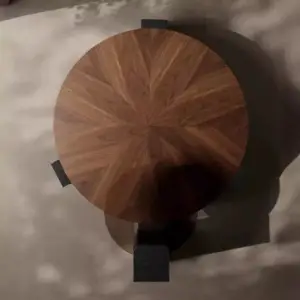 طاولة قهوة دائرية بتصميم حديث