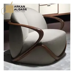 كرسي مفرد بتصميم بسيط