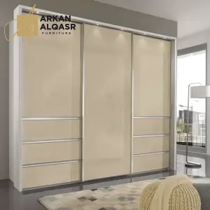 خزانة ملابس بتصميم عصري فاخر – أبواب انزلاقية وأرفف داخلية – تشطيب راقٍ وتنظيم مثالي