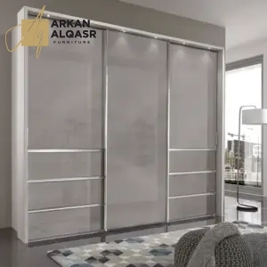 خزانة ملابس بتصميم عصري فاخر – أبواب انزلاقية وأرفف داخلية – تشطيب راقٍ وتنظيم مثالي