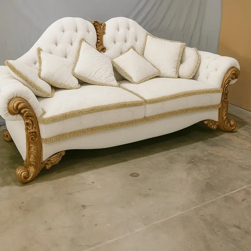 كنب (5) كنب ثلاثي فاخر على الطراز الملكي – تصميم فاخر وتفاصيل منحوتة – تنجيد ناعم وهيكل خشبي متين