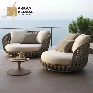 جلسات خارجية مع طاولة قهوة