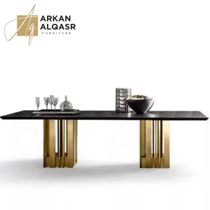 طاولة طعام فاخرة للمناسبات