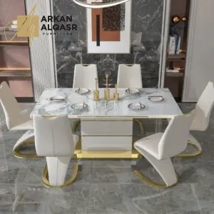 طاولة طعام مع كراسي بتصميم راقي