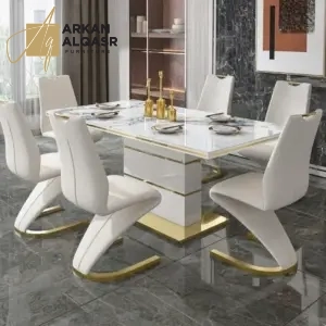 طاولة طعام مع كراسي بتصميم راقي